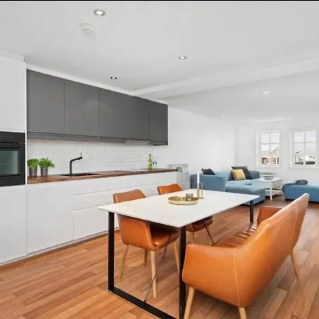 Lofoten Suiteapartments דירה *